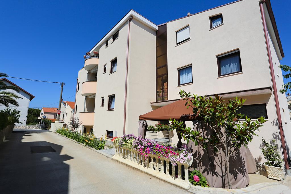 Apartment Bobi *